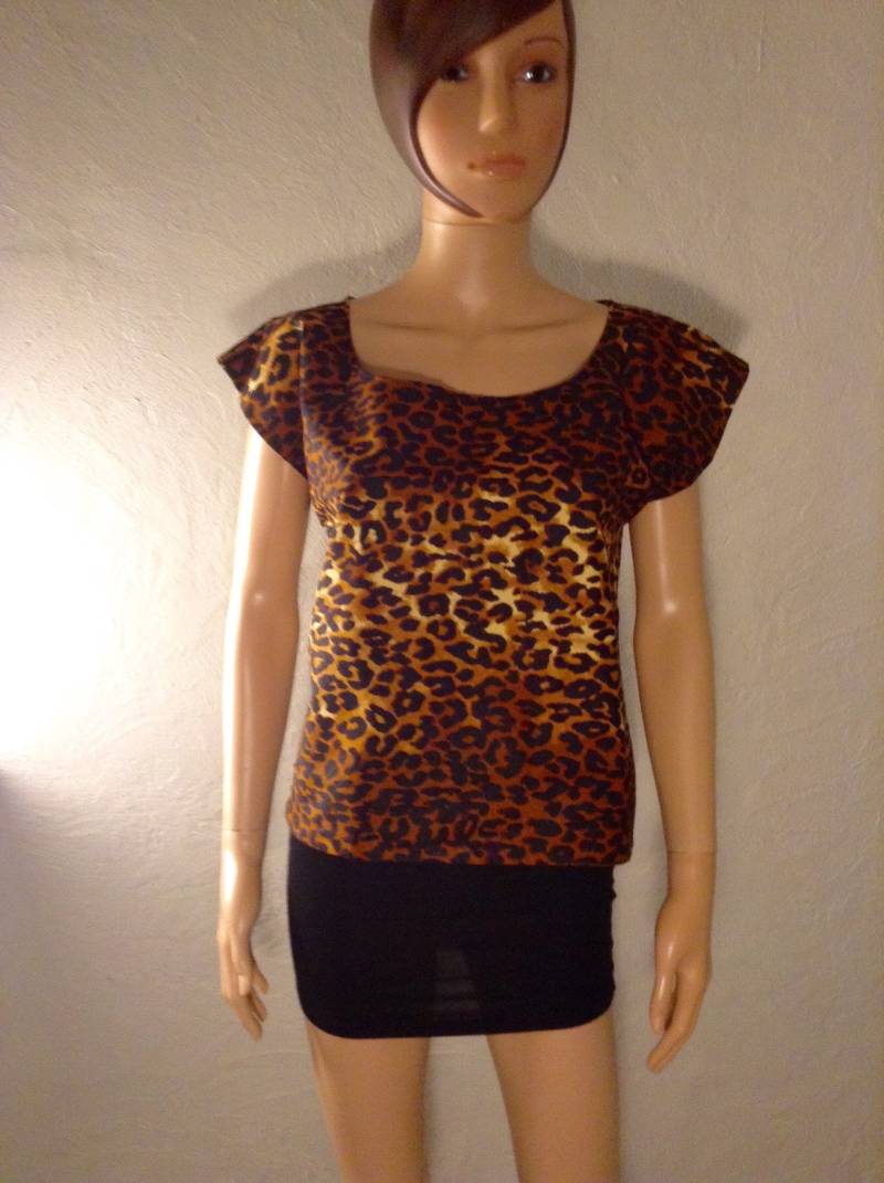 Kurze Wachstunika Mit Zertifiziertem Leopardenmuster von Frechkacreation