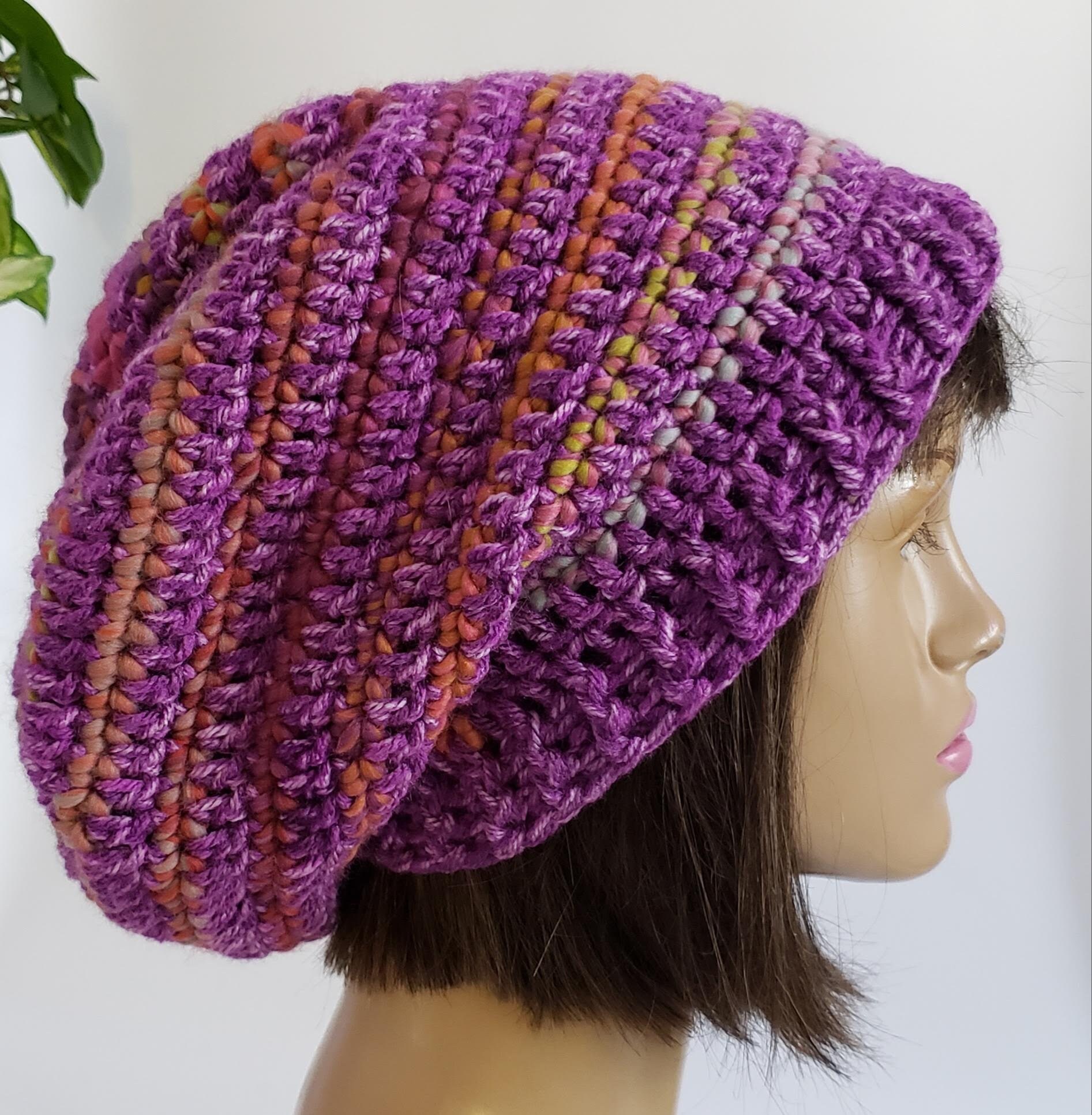 Cheshire Plum Spiral Slouchy Mütze in Häkeln Von Freckles Garden | Boho Tam| Oversize Beanie| Dreadlock Mütze| Unisex Strickmütze| Outdoor von FrecklesGarden