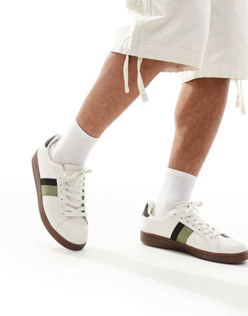Fred Perry - B721 - Sneaker aus Leder in Weiß mit Streifendetails-Neutral von Fred Perry