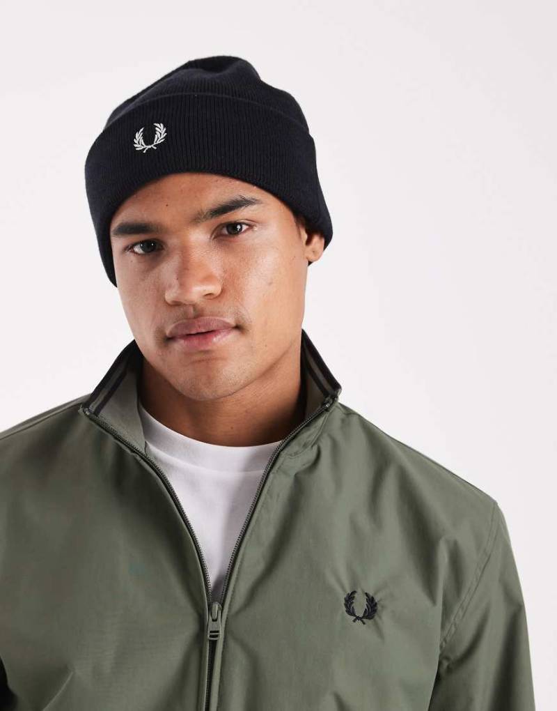 Fred Perry - Beanie in Schwarz Fred Perry - Beanie in Schwarz von Fred Perry