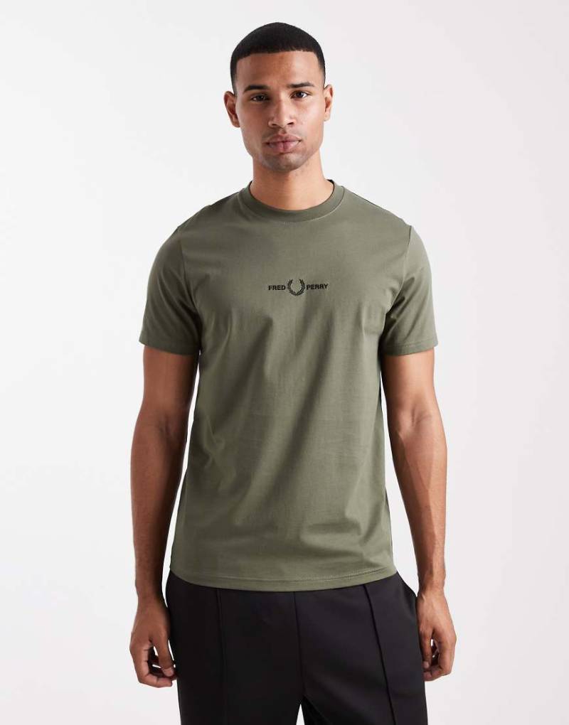Fred Perry - Besticktes T-Shirt in Khaki-Grün von Fred Perry