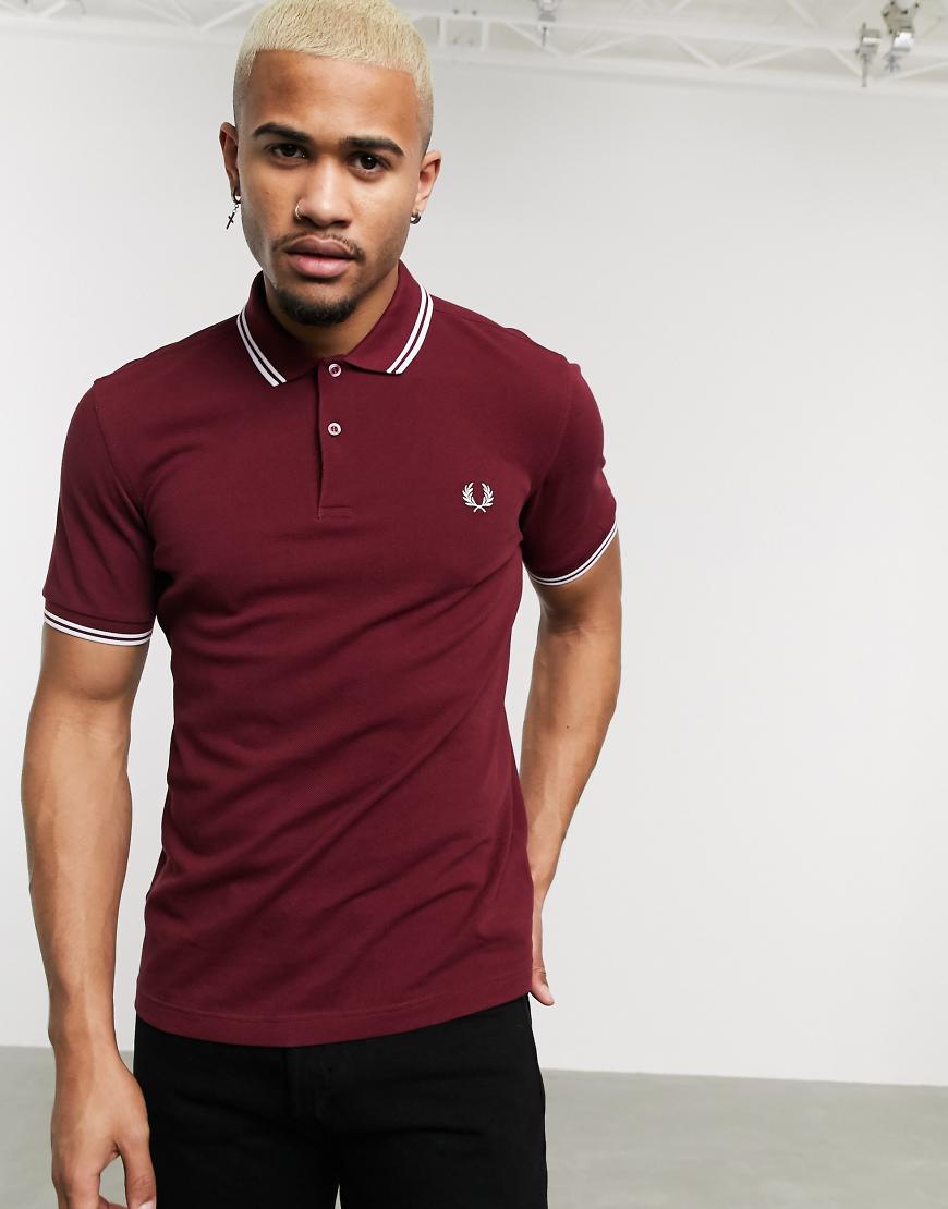 Fred Perry - Burgunderrotes Polohemd mit doppeltem Kontraststreifen von Fred Perry