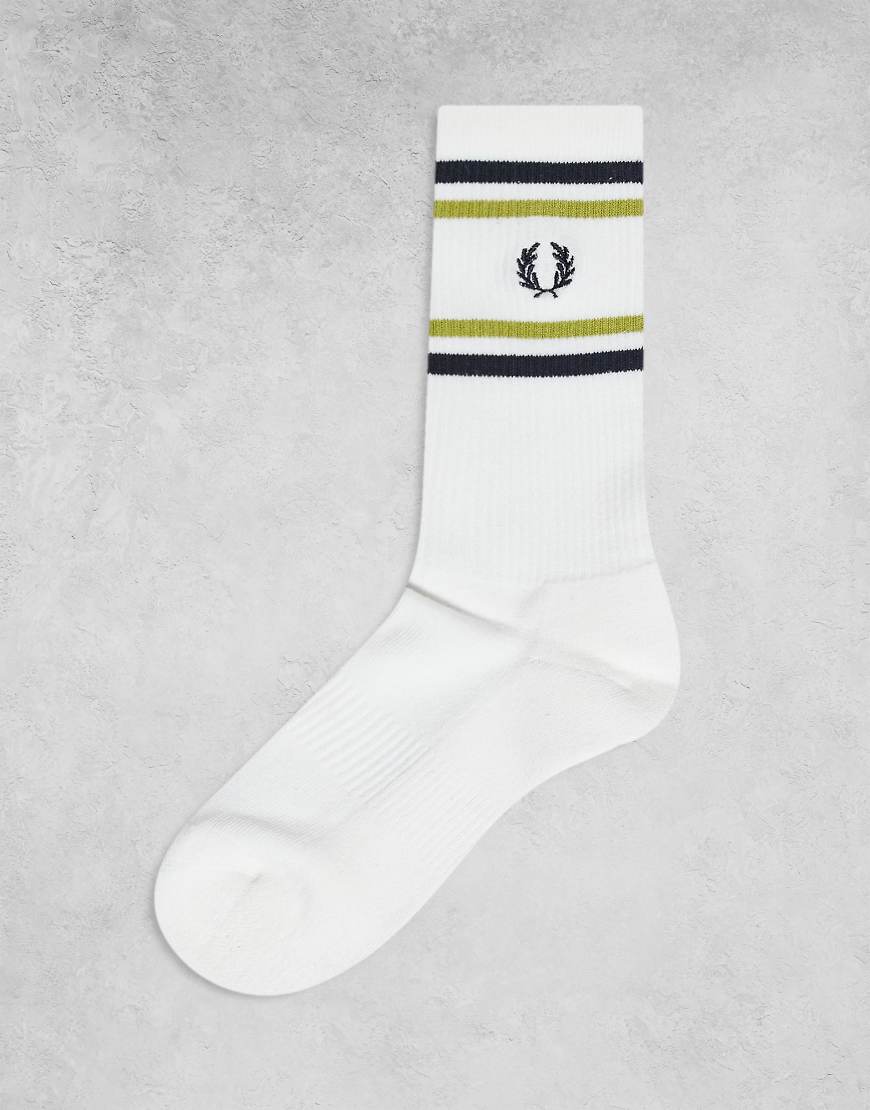 Fred Perry - Gerippte Sportsocken in Ecru-Weiß Fred Perry - Gerippte Sportsocken in Ecru-Weiß von Fred Perry