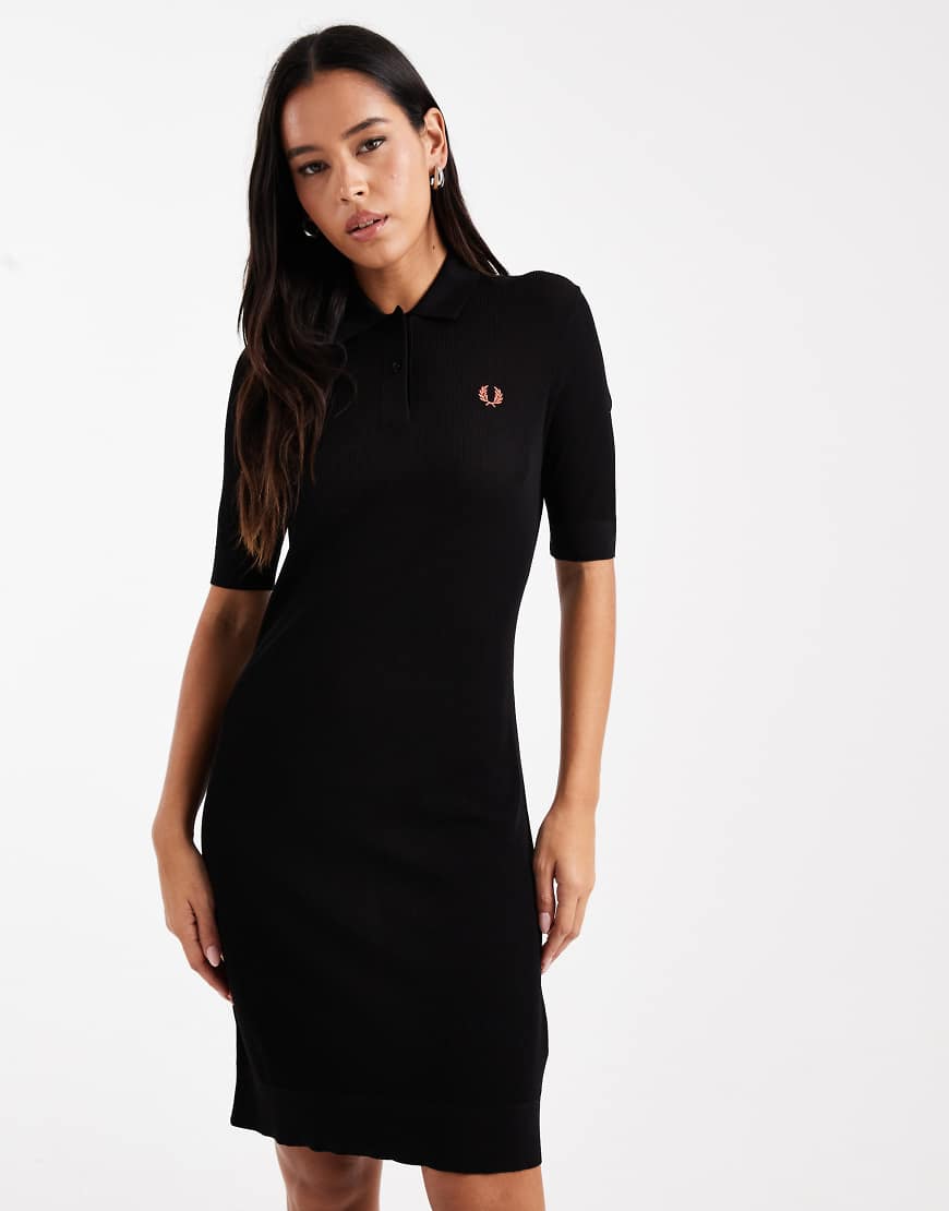 Fred Perry - Geripptes Strickkleid in Schwarz von Fred Perry