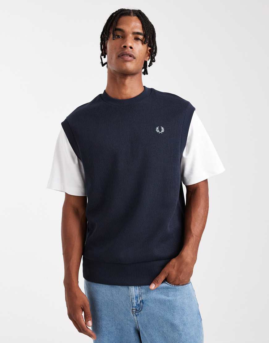 Fred Perry - Geripptes Trägertop in Marineblau von Fred Perry