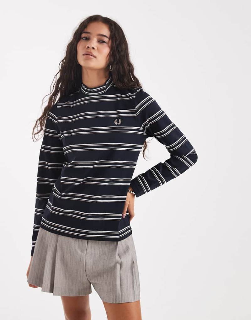 Fred Perry - Gestreiftes Oberteil in Marineblau mit Mock Neck von Fred Perry