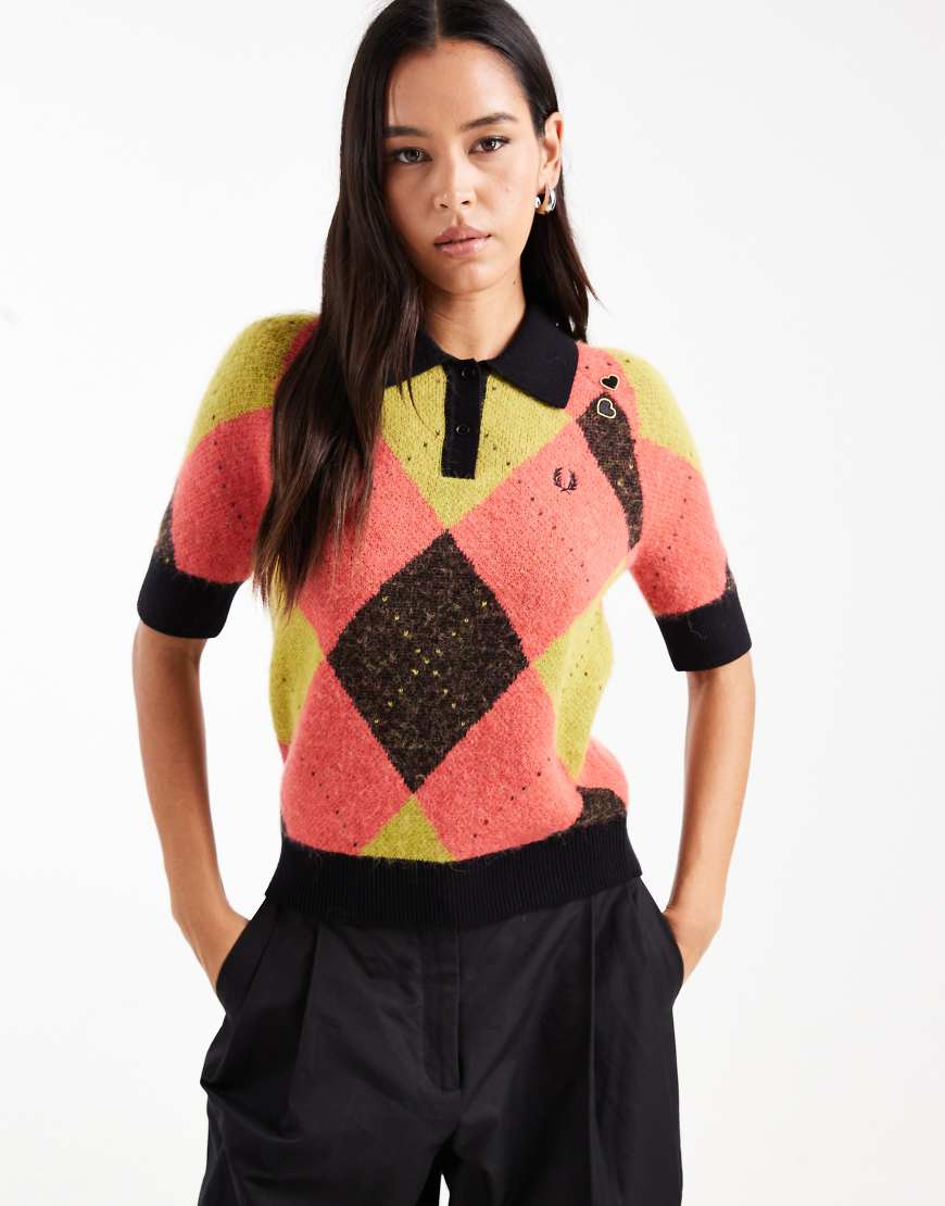 Fred Perry - Gestricktes Polohemd mit buntem Rautenmuster von Fred Perry
