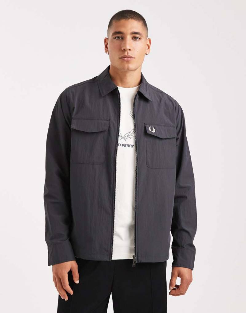 Fred Perry - Hemdjacke in Grau mit durchgehendem Reißverschluss von Fred Perry