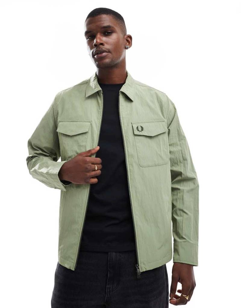 Fred Perry - Hemdjacke in Grün mit durchgehendem Reißverschluss von Fred Perry