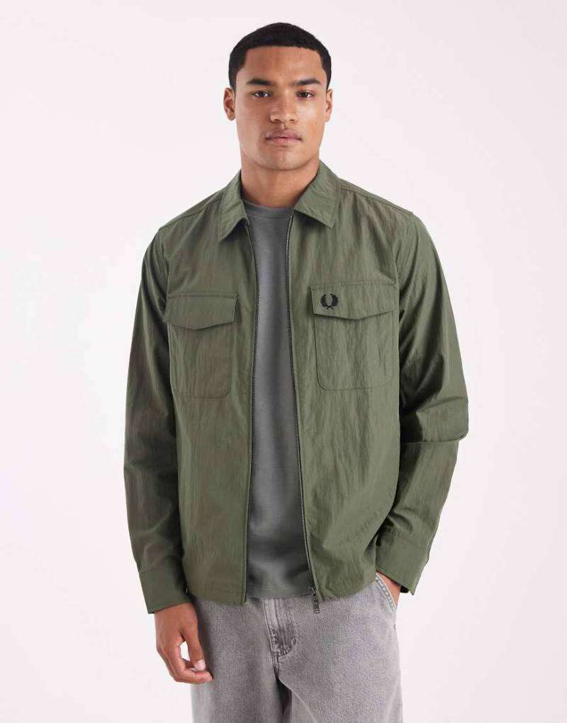 Fred Perry - Hemdjacke in Khaki mit durchgehendem Reißverschluss-Grün von Fred Perry