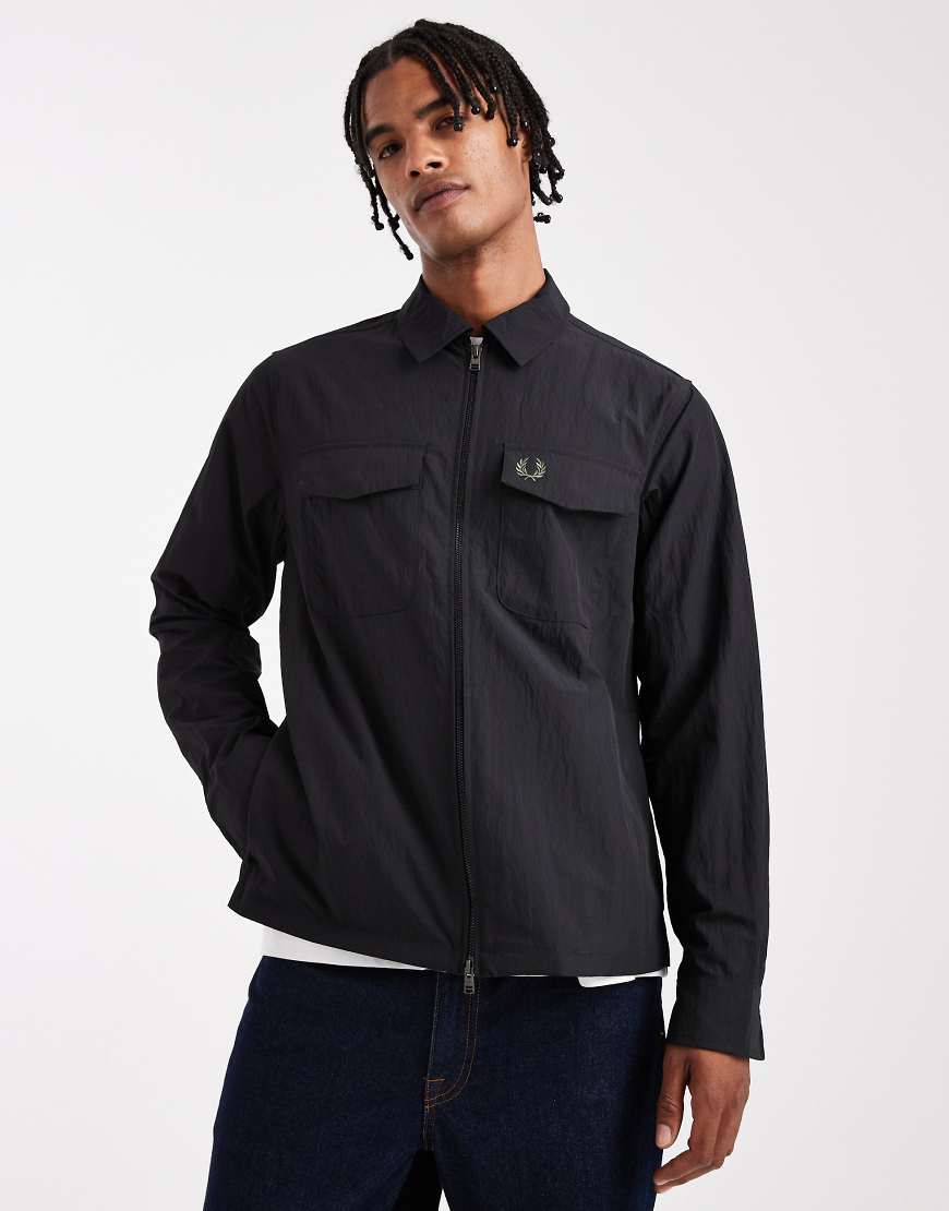Fred Perry - Hemdjacke in Schwarz mit durchgehendem Reißverschluss von Fred Perry