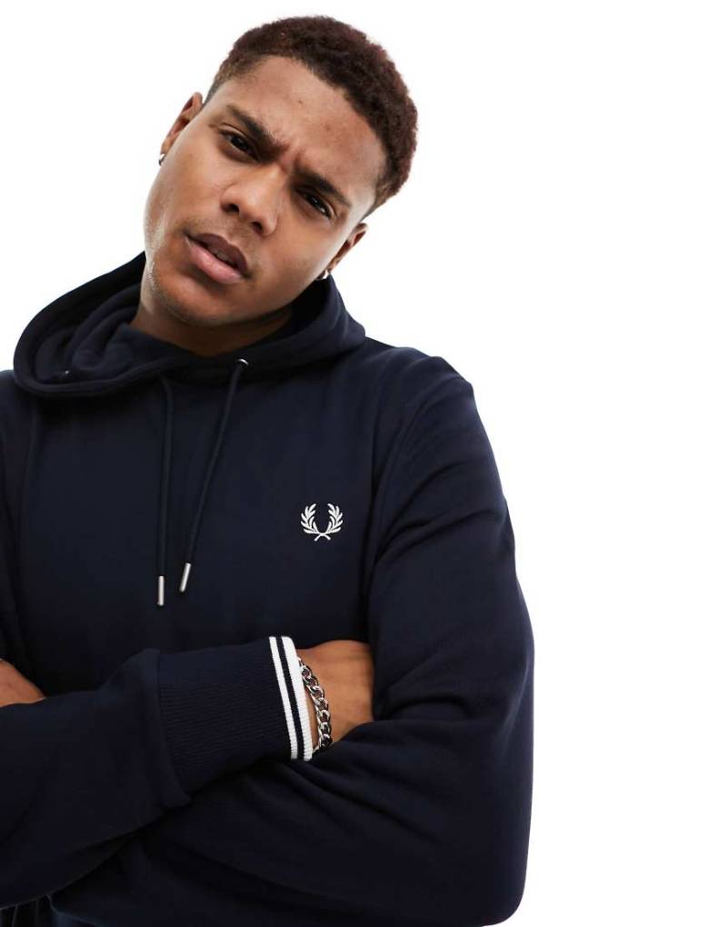 Fred Perry - Kapuzenpullover in Marineblau von Fred Perry