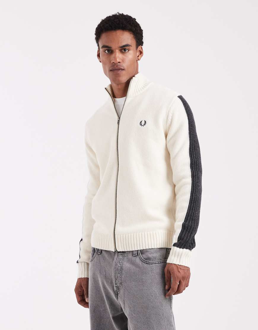 Fred Perry - Langärmliger, gerippter Pullover in Ecru mit durchgehendem Reißverschluss-Weiß von Fred Perry
