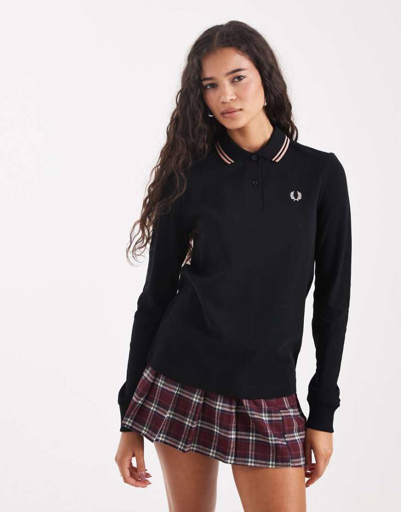 Fred Perry - Langärmliges Polohemd in Schwarz mit Zierstreifen von Fred Perry