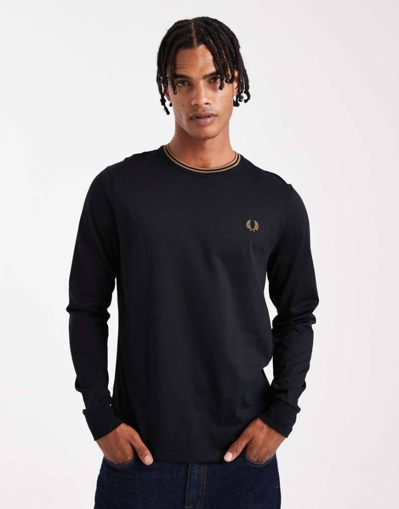 Fred Perry - Langärmliges Polohemd in Schwarz mit Zierstreifen von Fred Perry