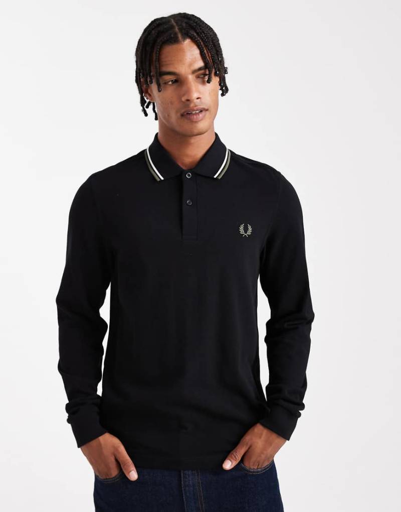 Fred Perry - Langärmliges Polohemd in Schwarz mit Zierstreifen von Fred Perry