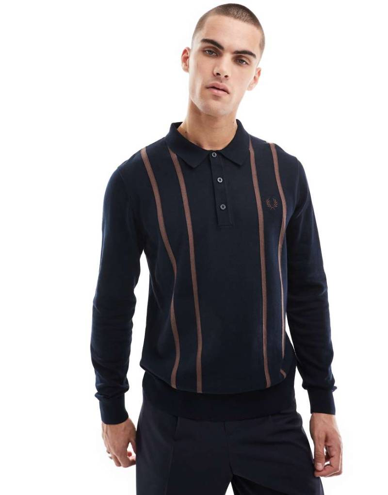 Fred Perry - Langärmliges Strick-Polohemd in Marineblau mit Längsstreifen von Fred Perry
