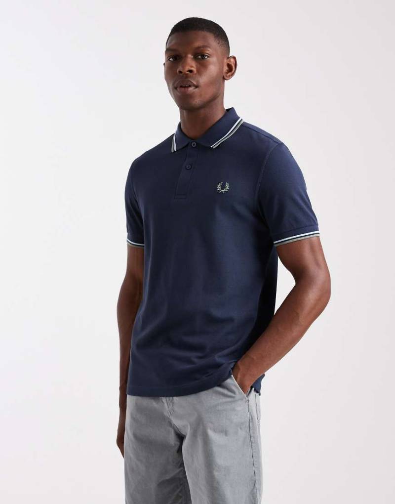 Fred Perry - Marineblaues Polohemd mit Doppelstreifen von Fred Perry
