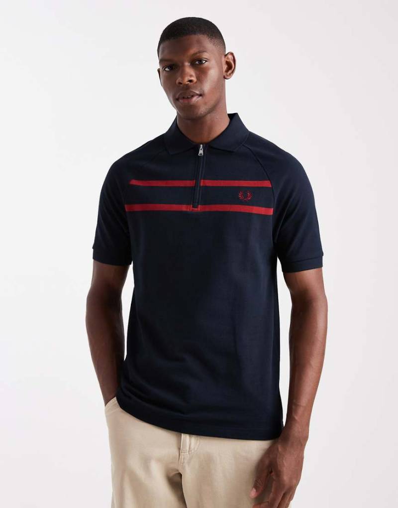 Fred Perry - Polohemd aus Pikee in Marineblau mit Reißverschluss von Fred Perry