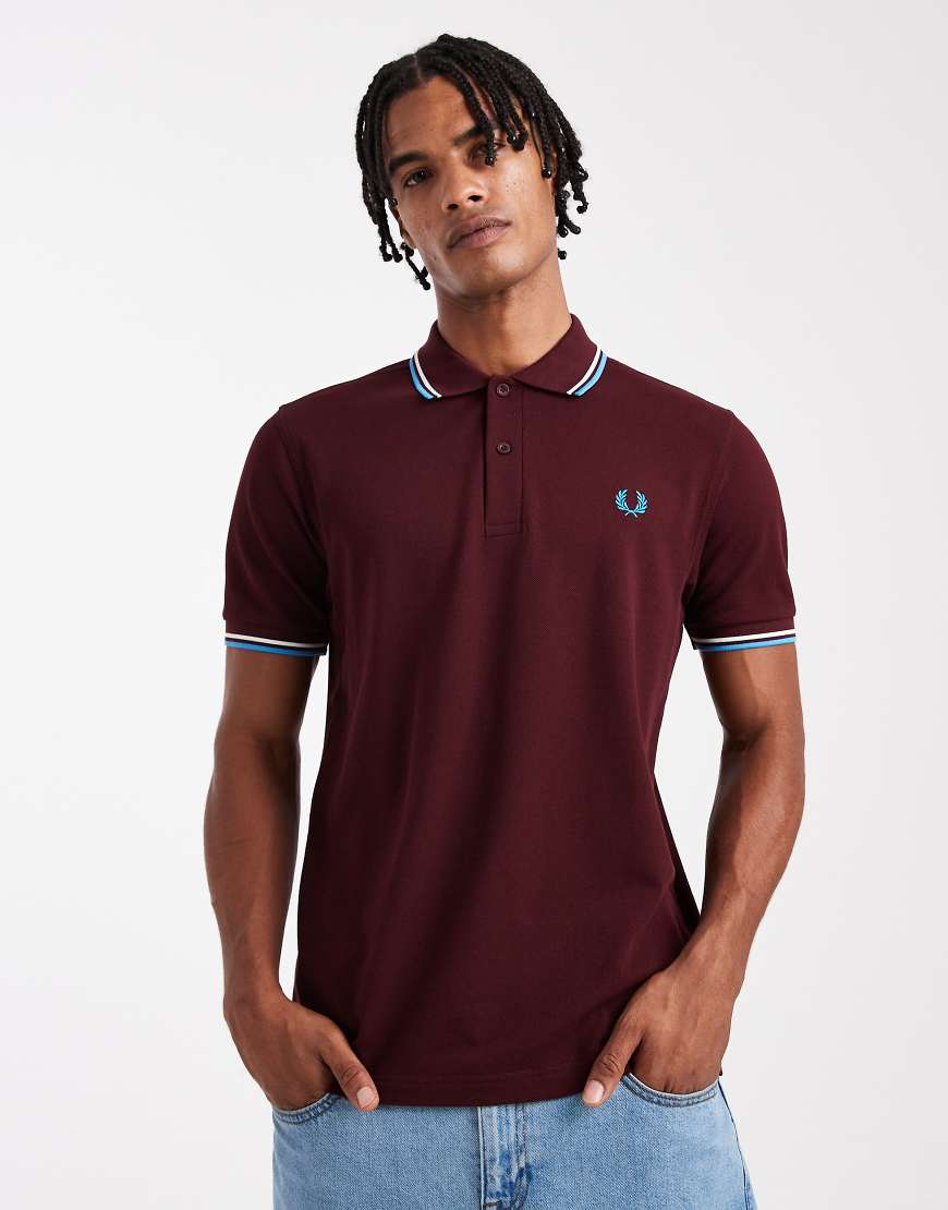 Fred Perry - Polohemd in Burgunderrot mit Doppelstreifen von Fred Perry