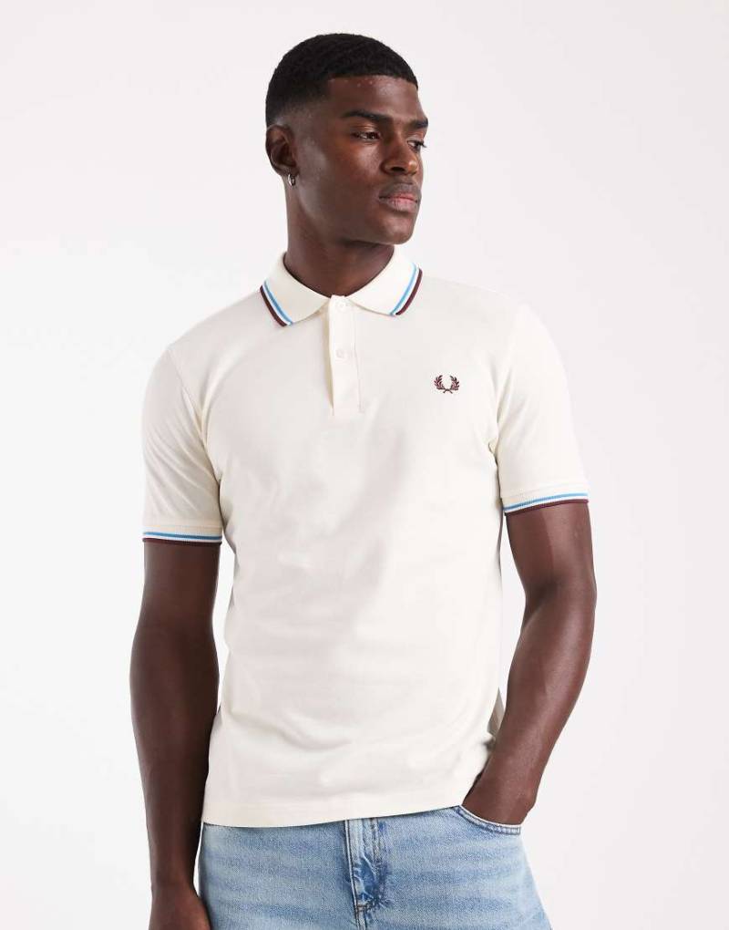 Fred Perry - Polohemd in Creme mit zwei Zierstreifen-Weiß von Fred Perry