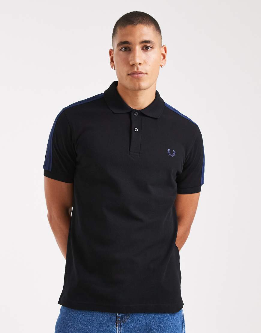Fred Perry - Polohemd in Schwarz mit Netzstoff-Zierband von Fred Perry