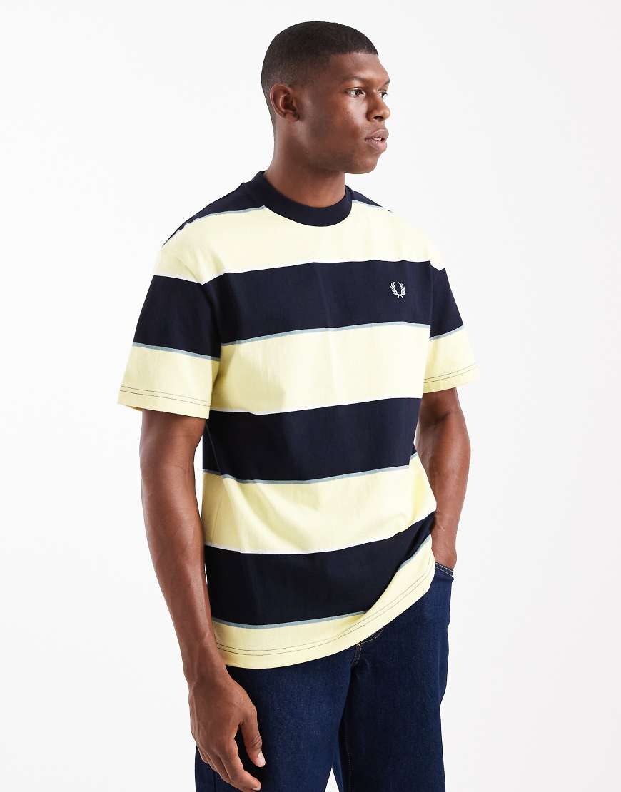 Fred Perry - Relaxed-Fit-T-Shirt mit Streifen in Gelb und Schwarz von Fred Perry