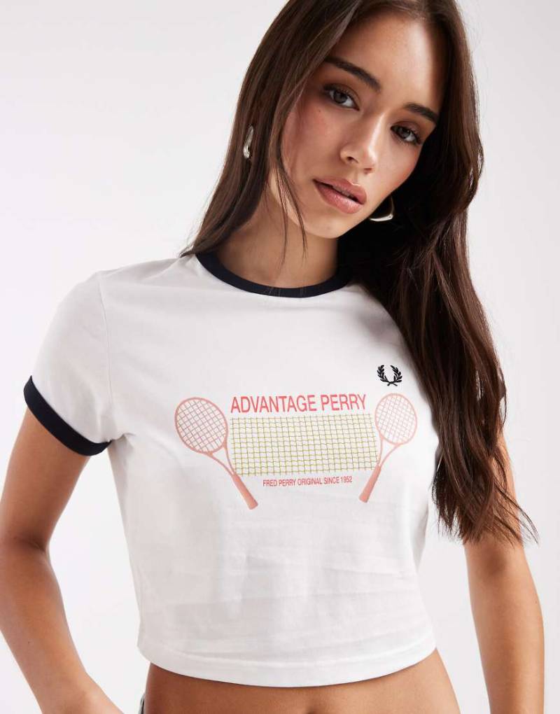 Fred Perry - Ringer-T-Shirt in Weiß mit Print von Fred Perry