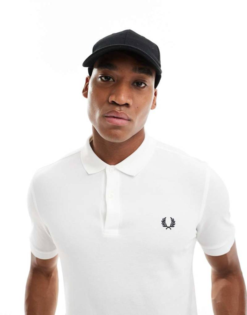 Fred Perry - Basic-Polohemd in Weiß von Fred Perry