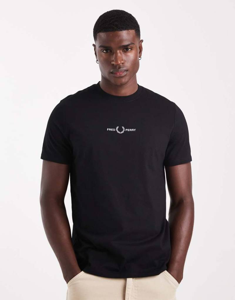 Fred Perry - Schwarzes T-Shirt mit Stickerei von Fred Perry