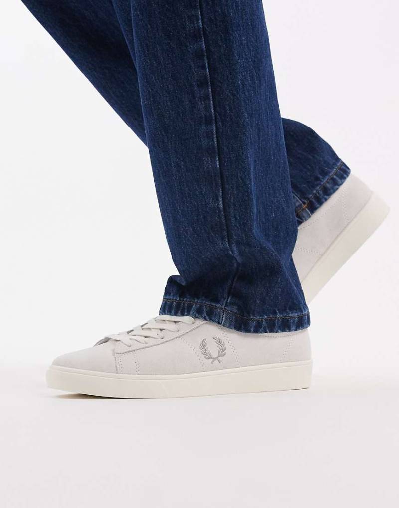 Fred Perry - Spencer - Sneaker aus Wildleder in Weiß von Fred Perry
