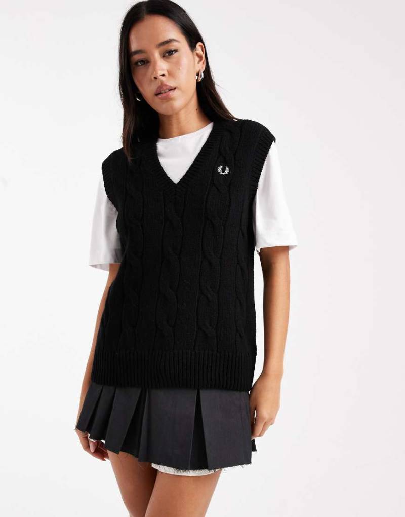 Fred Perry - Strickpullunder in Schwarz mit Zopfmuster von Fred Perry