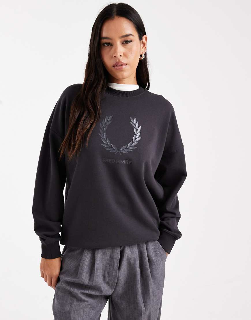 Fred Perry - Sweatshirt in Dunkelgrau mit Glitzer-Logo von Fred Perry
