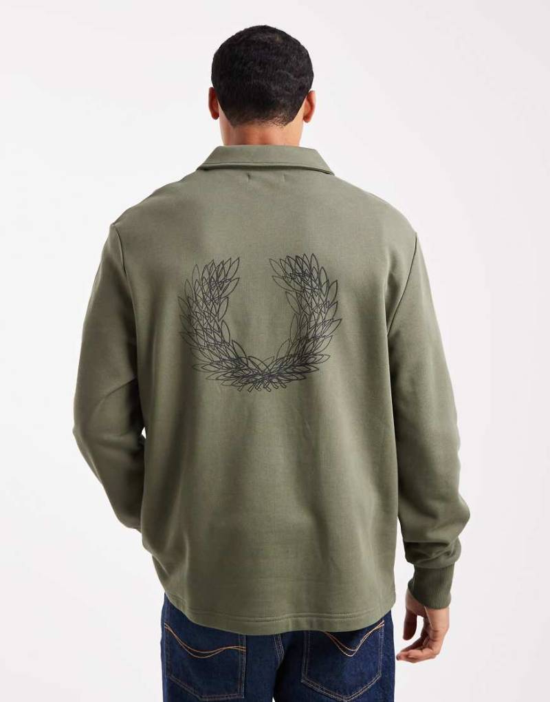 Fred Perry - Sweatshirt in Grün mit kurzem Reißverschluss und Grafiklogo Fred Perry - Sweatshirt in Grün mit kurzem Reißverschluss und Grafiklogo von Fred Perry