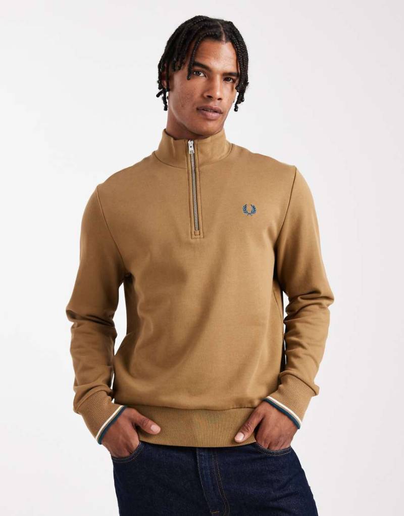 Fred Perry - Sweatshirt in Khaki mit kurzem Reißverschluss-Grün von Fred Perry
