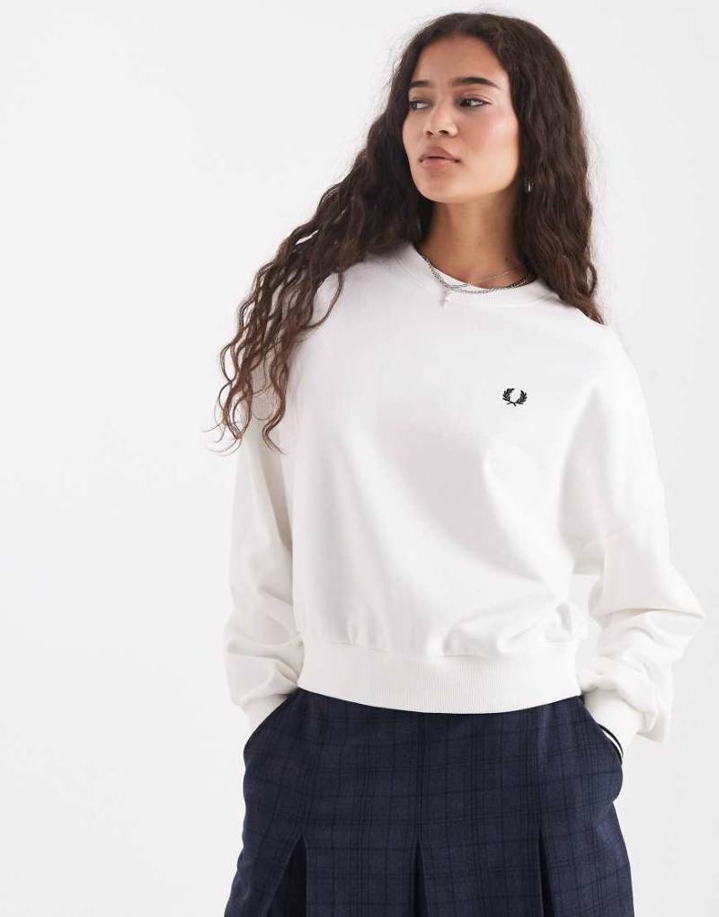 Fred Perry - Sweatshirt in Weiß mit Zierstreifen Fred Perry - Sweatshirt in Weiß mit Zierstreifen von Fred Perry