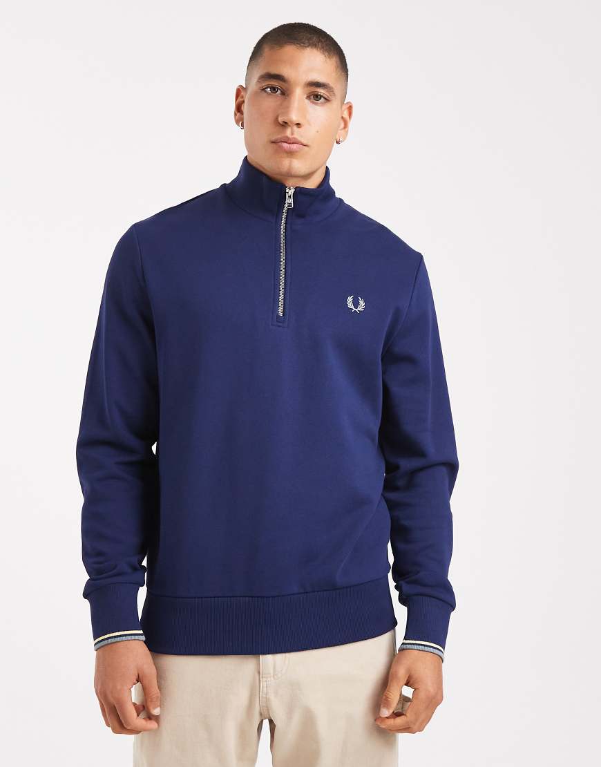 Fred Perry - Sweatshirt in französischem Marineblau mit Zierstreifen und kurzem Reißverschluss von Fred Perry