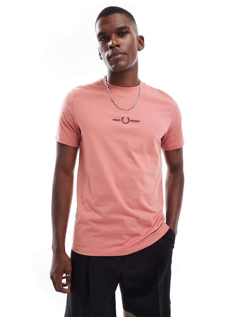 Fred Perry - T-Shirt in Rosa mit Logostickerei von Fred Perry