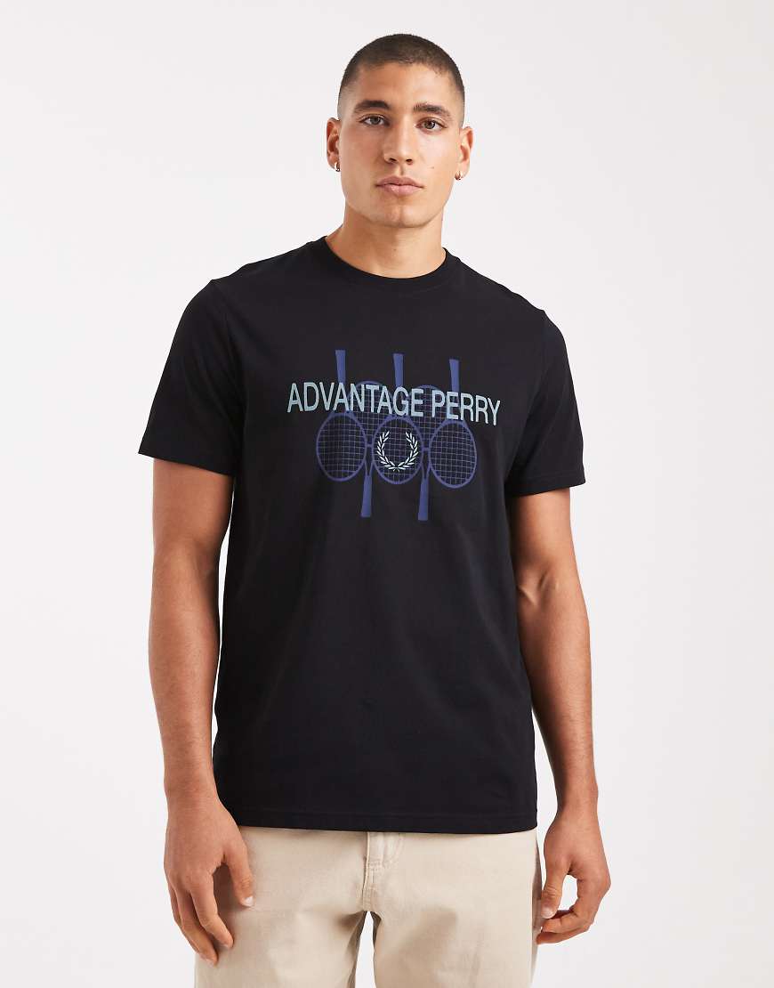 Fred Perry - T-Shirt in Schwarz mit „Advantage"-Print von Fred Perry