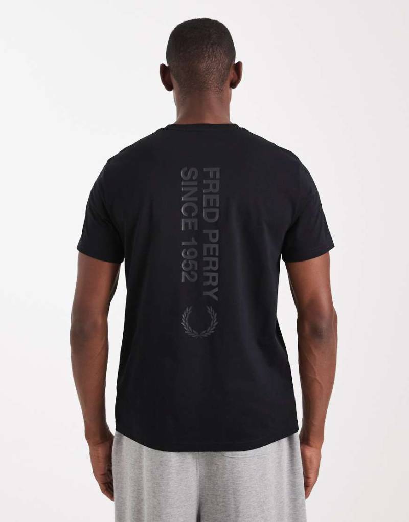 Fred Perry - T-Shirt in Schwarz mit auffälligem Logo von Fred Perry