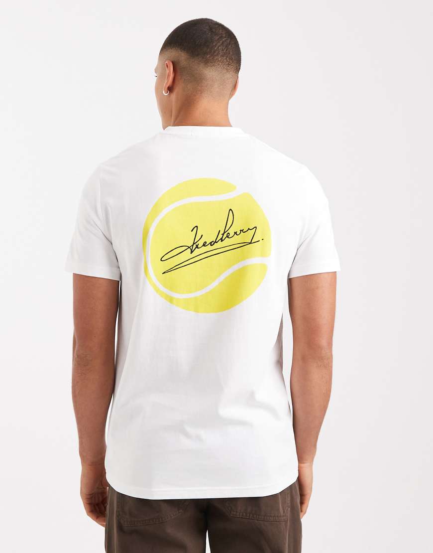 Fred Perry - T-Shirt in Weiß mit Markenschriftzug von Fred Perry