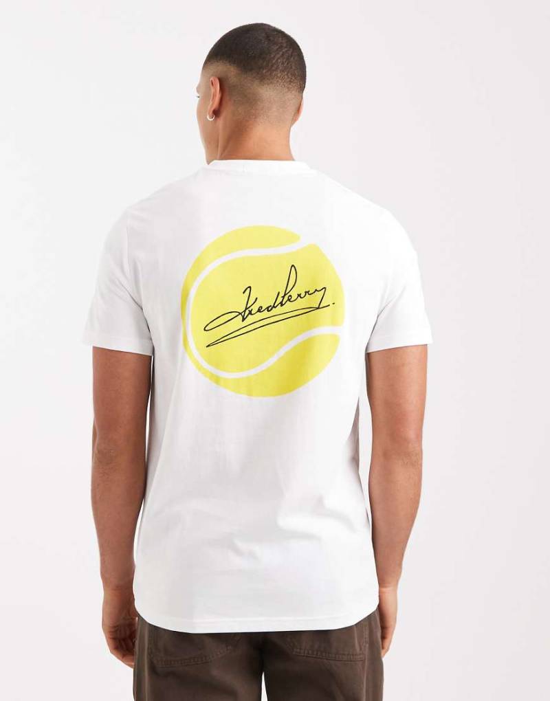 Fred Perry - T-Shirt in Weiß mit Markenschriftzug von Fred Perry