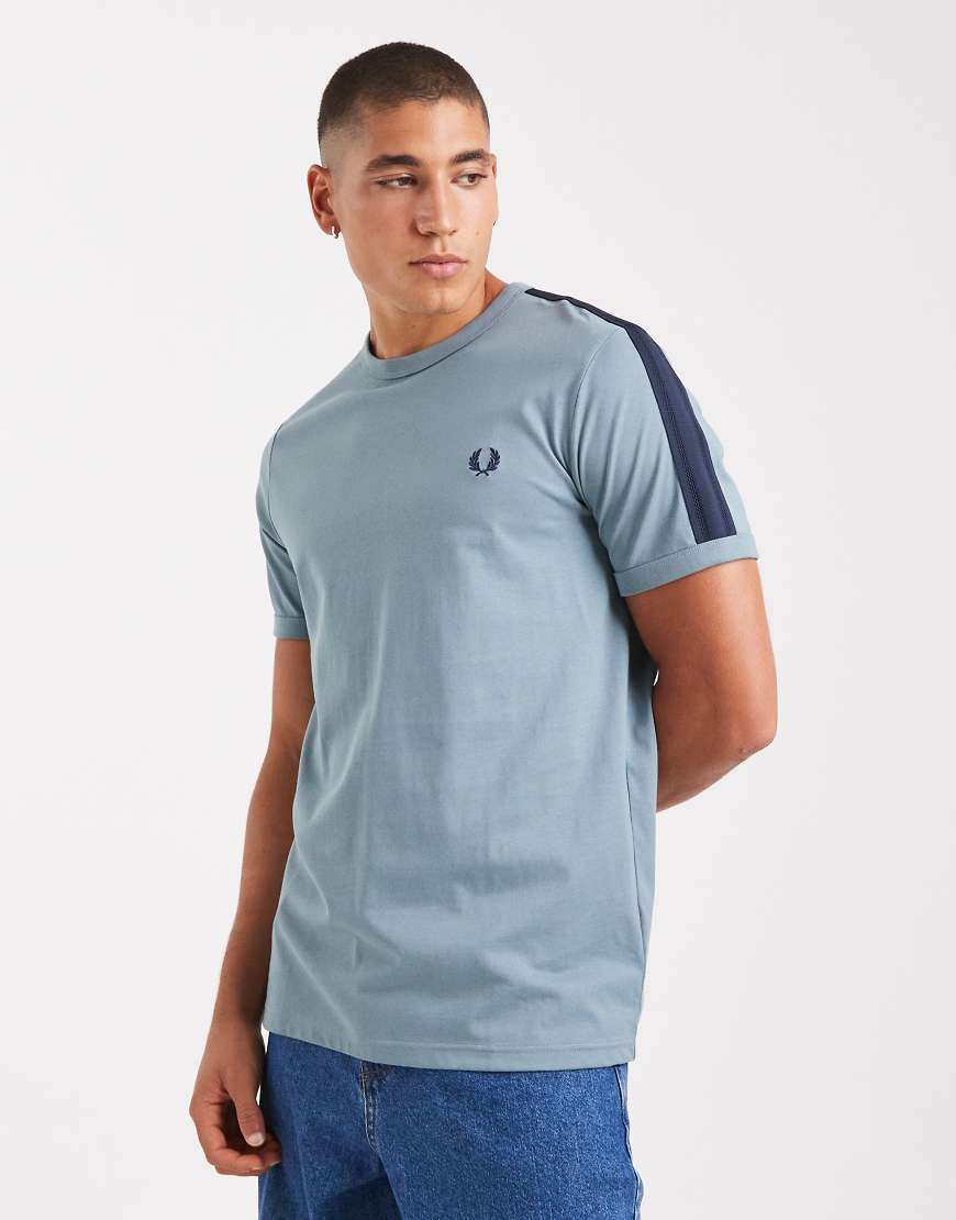 Fred Perry - T-Shirt mit Netzstoff-Zierband-Blau von Fred Perry