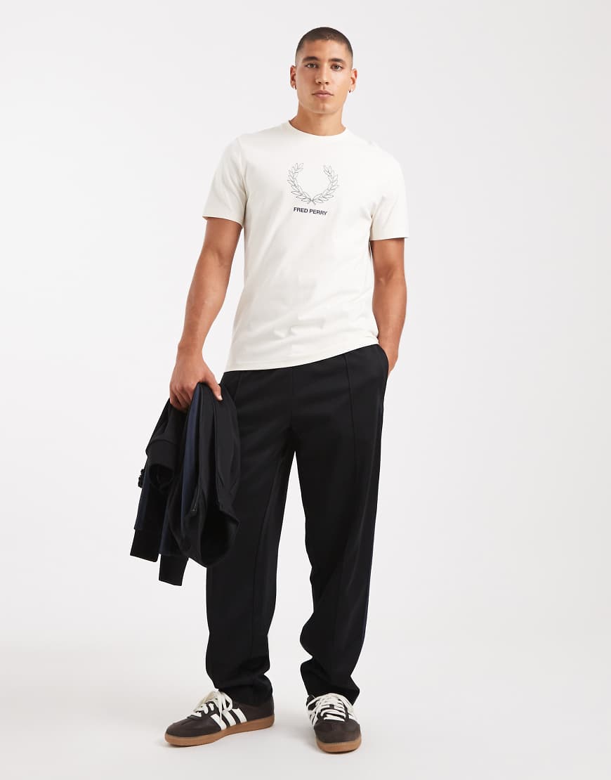 Fred Perry - Trainingshose in Schwarz mit seitlichem Mesh-Streifen von Fred Perry