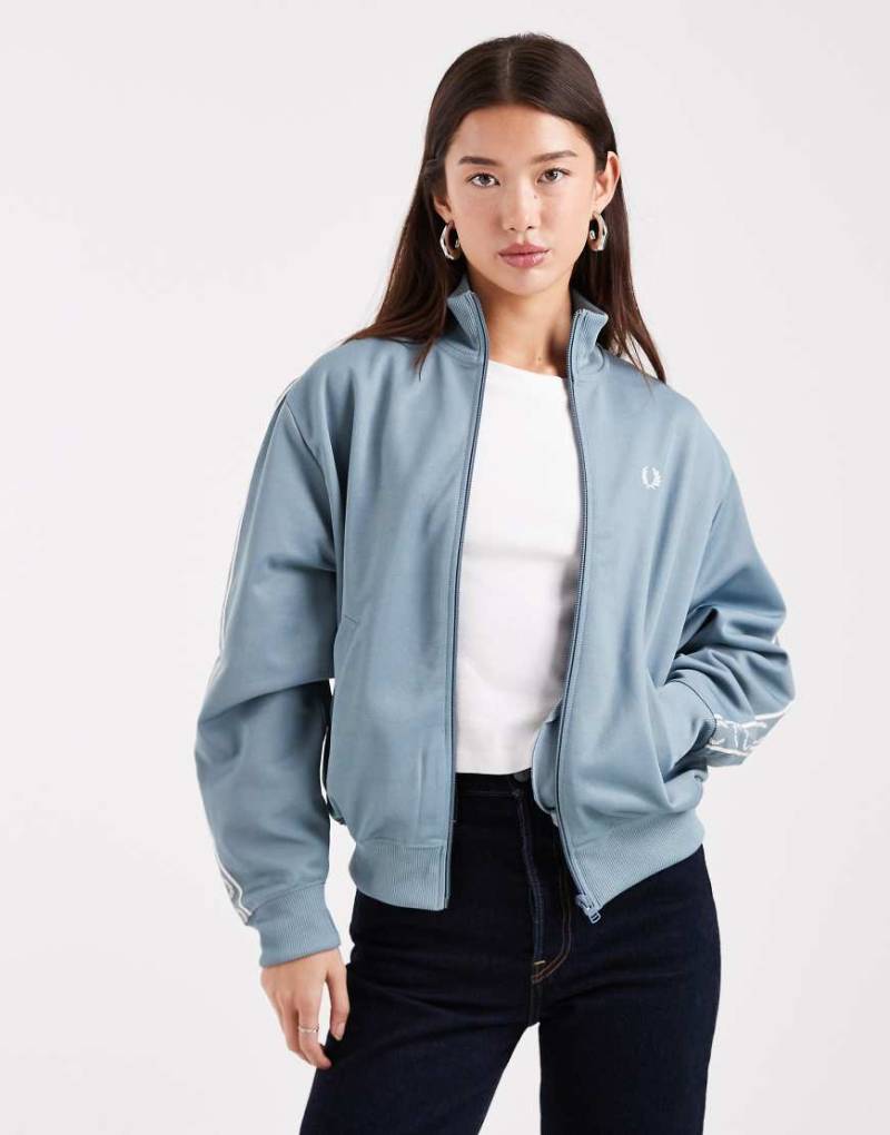 Fred Perry - Trainingsjacke in Blau mit Zierstreifen von Fred Perry