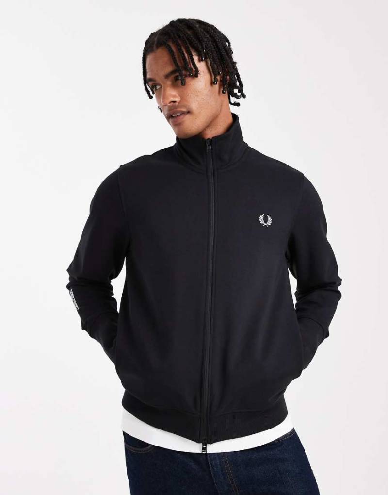 Fred Perry - Trainingsjacke in Schwarz mit Daumenlöchern von Fred Perry