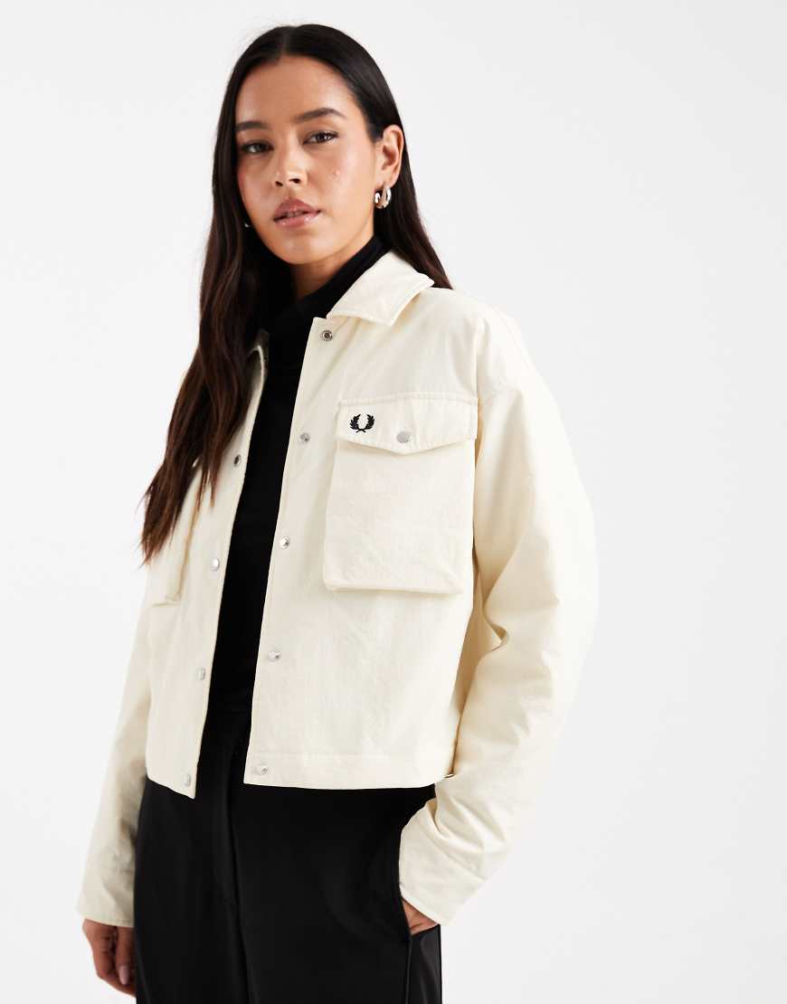Fred Perry - Wattierte Hemdjacke in Ecru-Weiß von Fred Perry