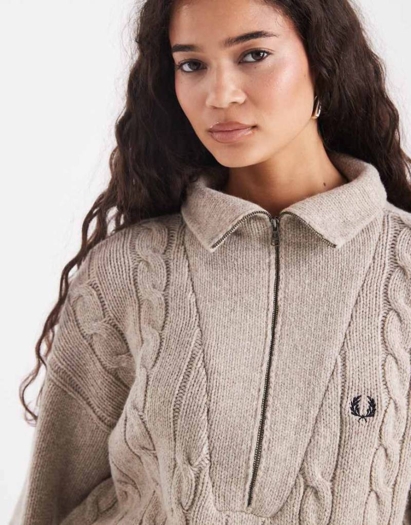 Fred Perry - Zopfstrickpullover in Beige mit kurzem Reißverschluss-Neutral von Fred Perry
