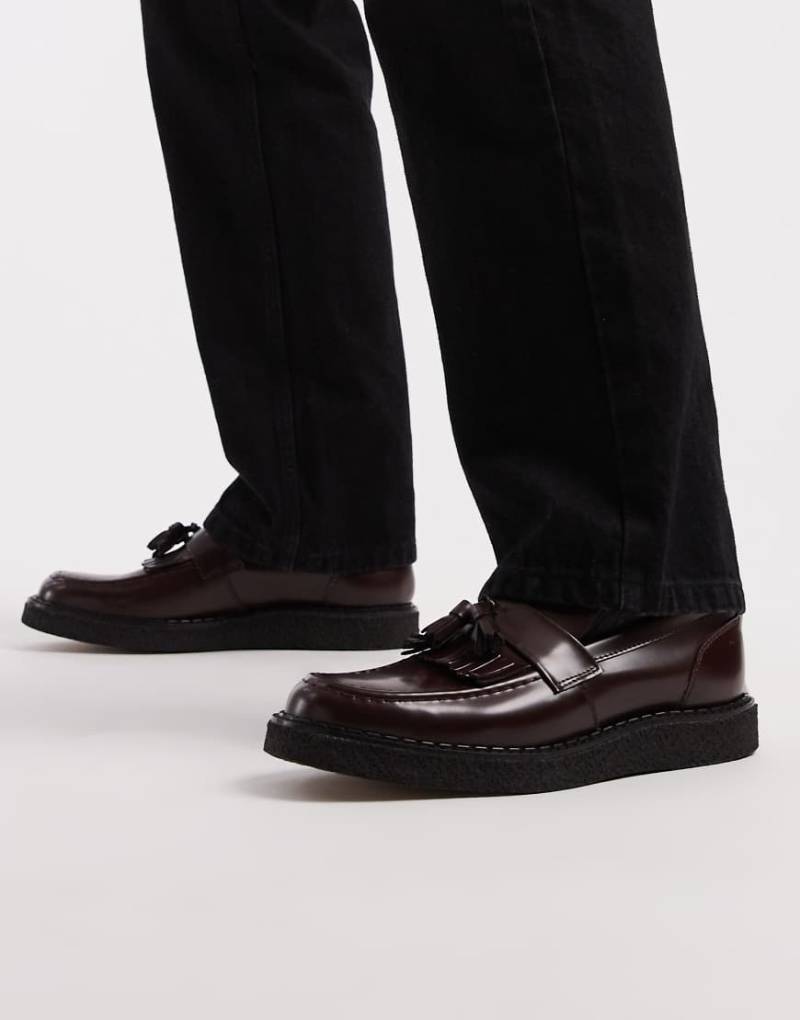 Fred Perry x George Cox - Leder-Loafer in Burgunderrot mit Quasten von Fred Perry