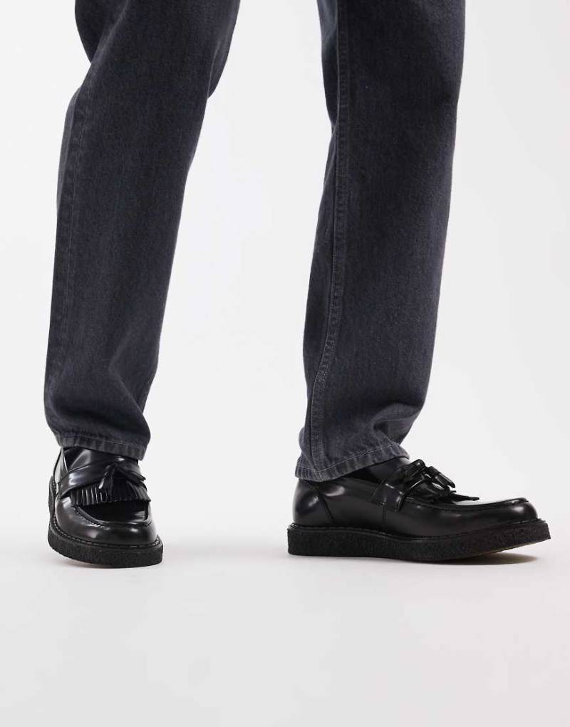 Fred Perry x George Cox - Loafer aus Leder in Schwarz mit Quaste von Fred Perry